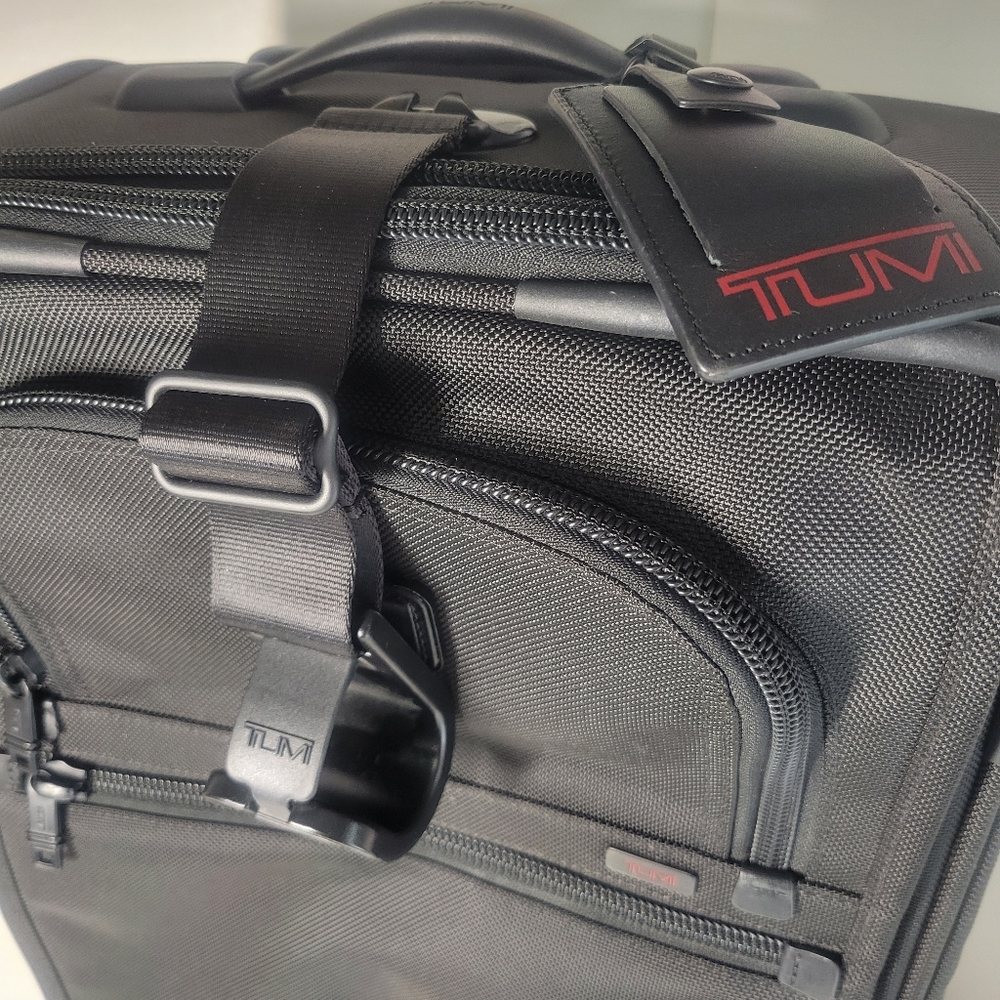 Tumi Alpha International Expandable Rolling Carry-On Model # 22020DH